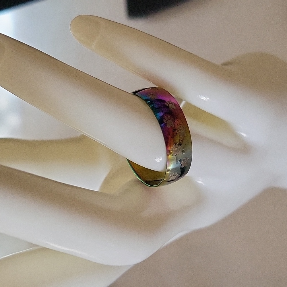 NWOT Pawprints Ring